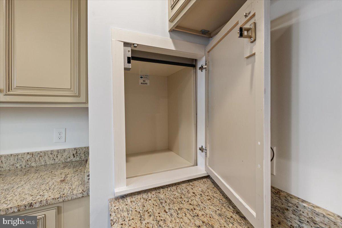 OLD TOWN - Residential Lease