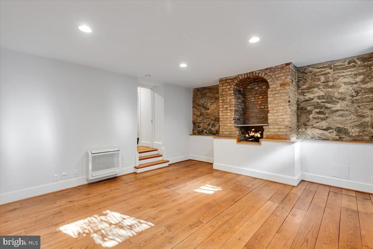 OLD TOWN - Residential Lease