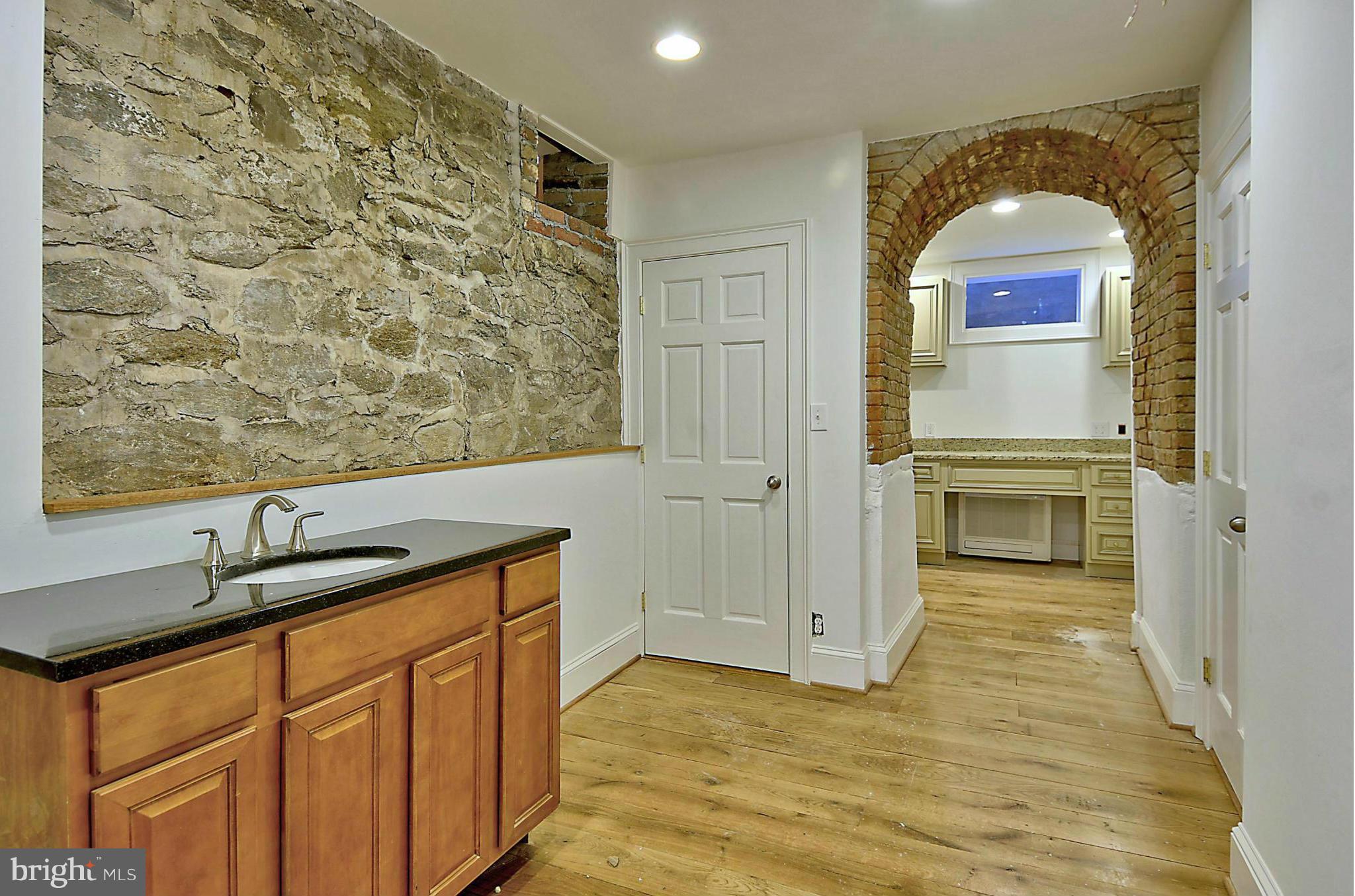 OLD TOWN - Residential Lease