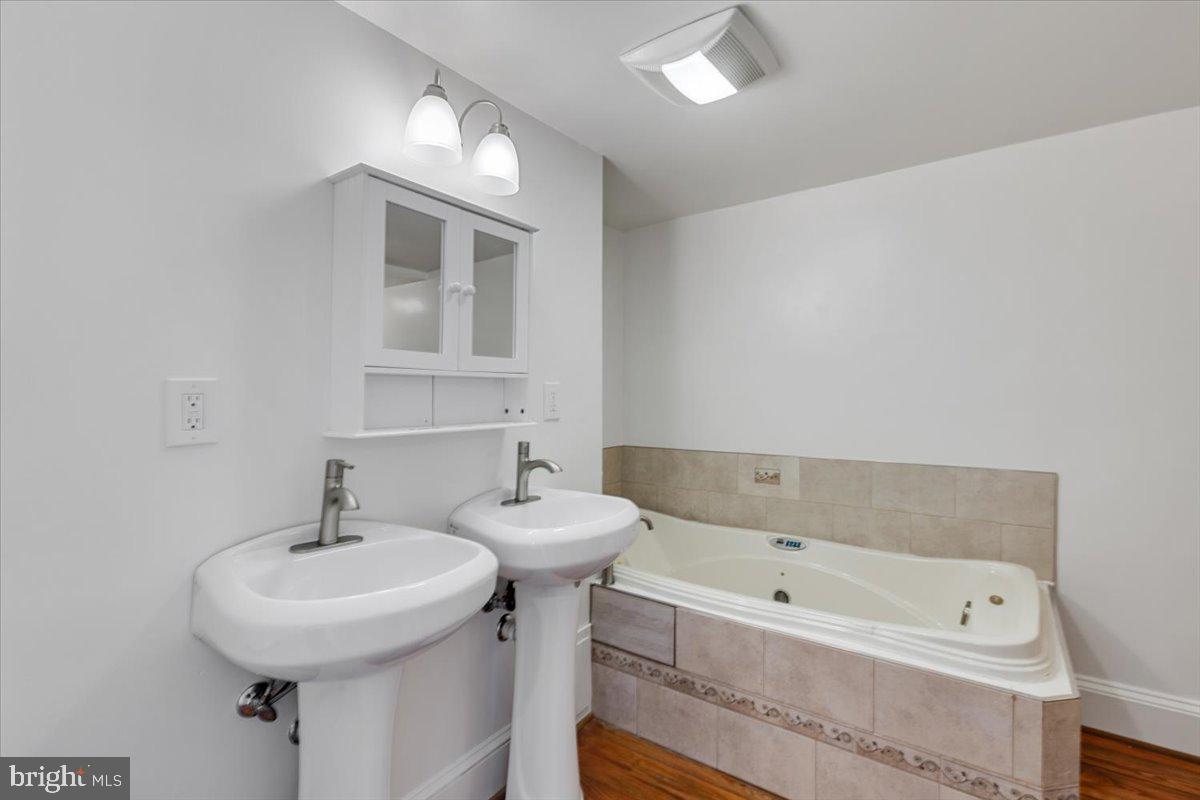 OLD TOWN - Residential Lease