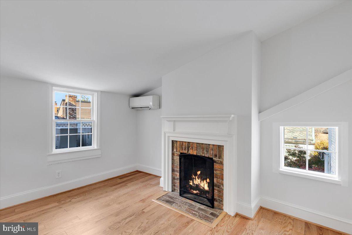 OLD TOWN - Residential Lease