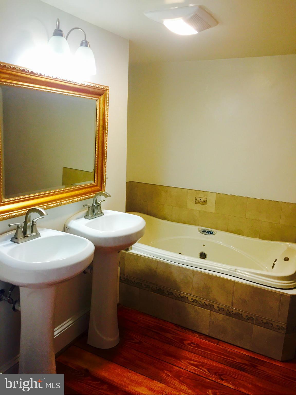 OLD TOWN - Residential Lease