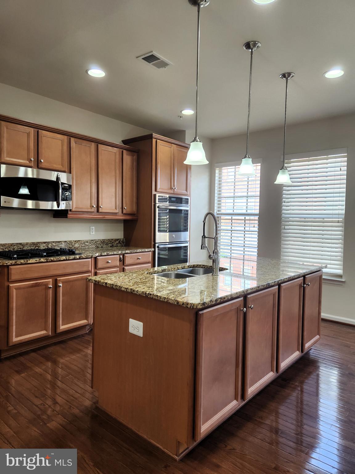 POTOMAC OVERLOOK AT NATIONAL HARBOR - Residential Lease