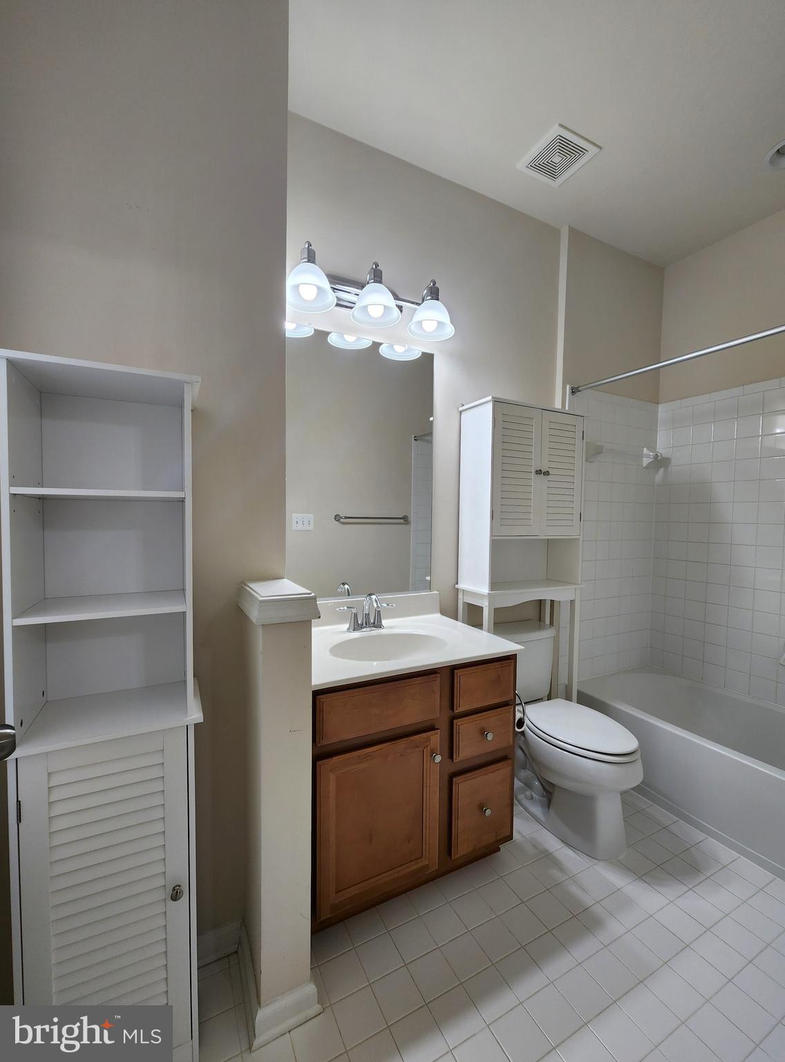 POTOMAC OVERLOOK AT NATIONAL HARBOR - Residential Lease