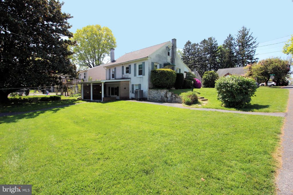 Photo of 109 Roselle Avenue, Lancaster, PA 17603 (MLS # PALA2050970)