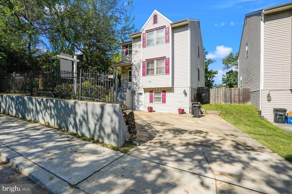 Photo of 6418 Sligo Mill Road, TAKOMA PARK, MD 20912 (MLS # MDMC2224926)