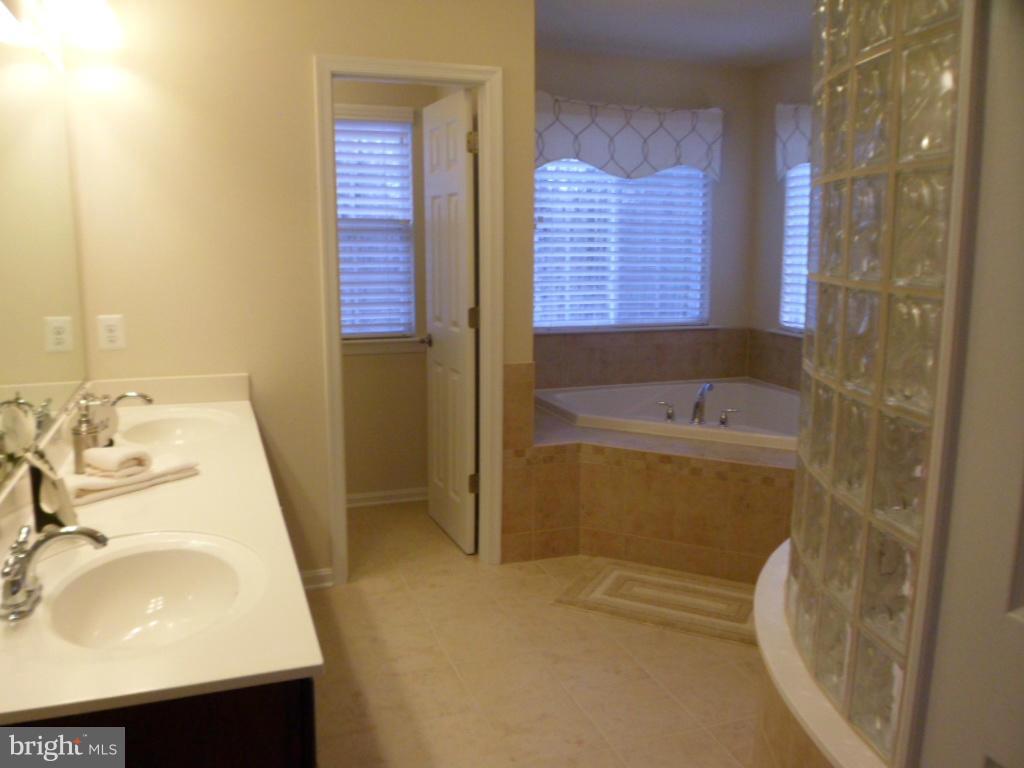 BEN OAKS - Residential Lease