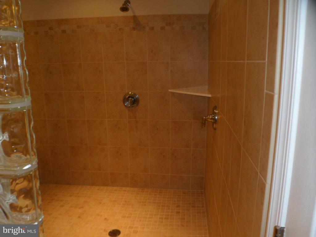 BEN OAKS - Residential Lease