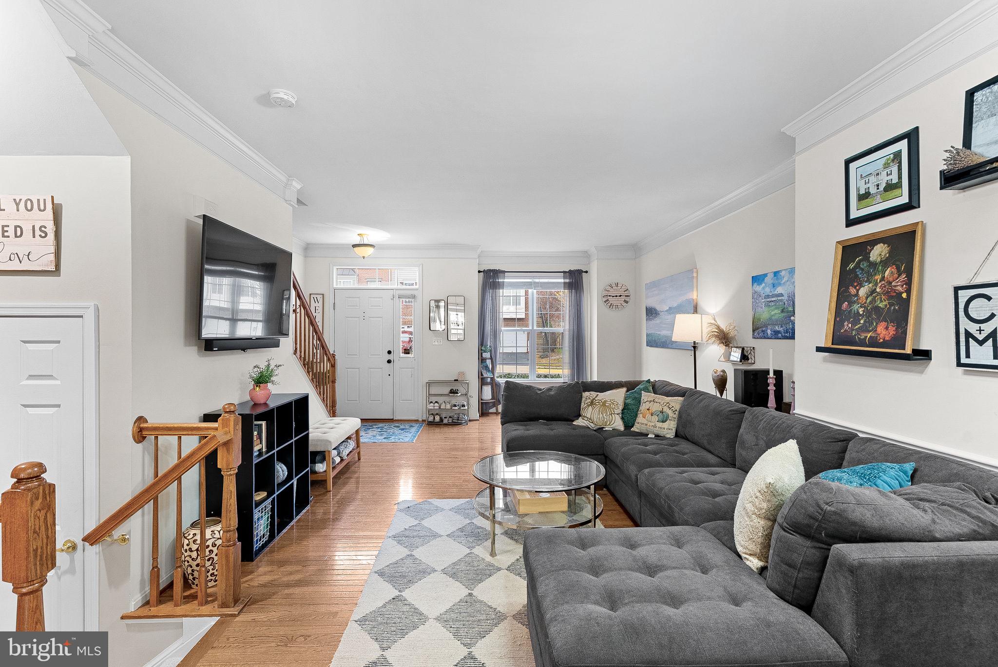 577 EDMONTON TERRACE NE