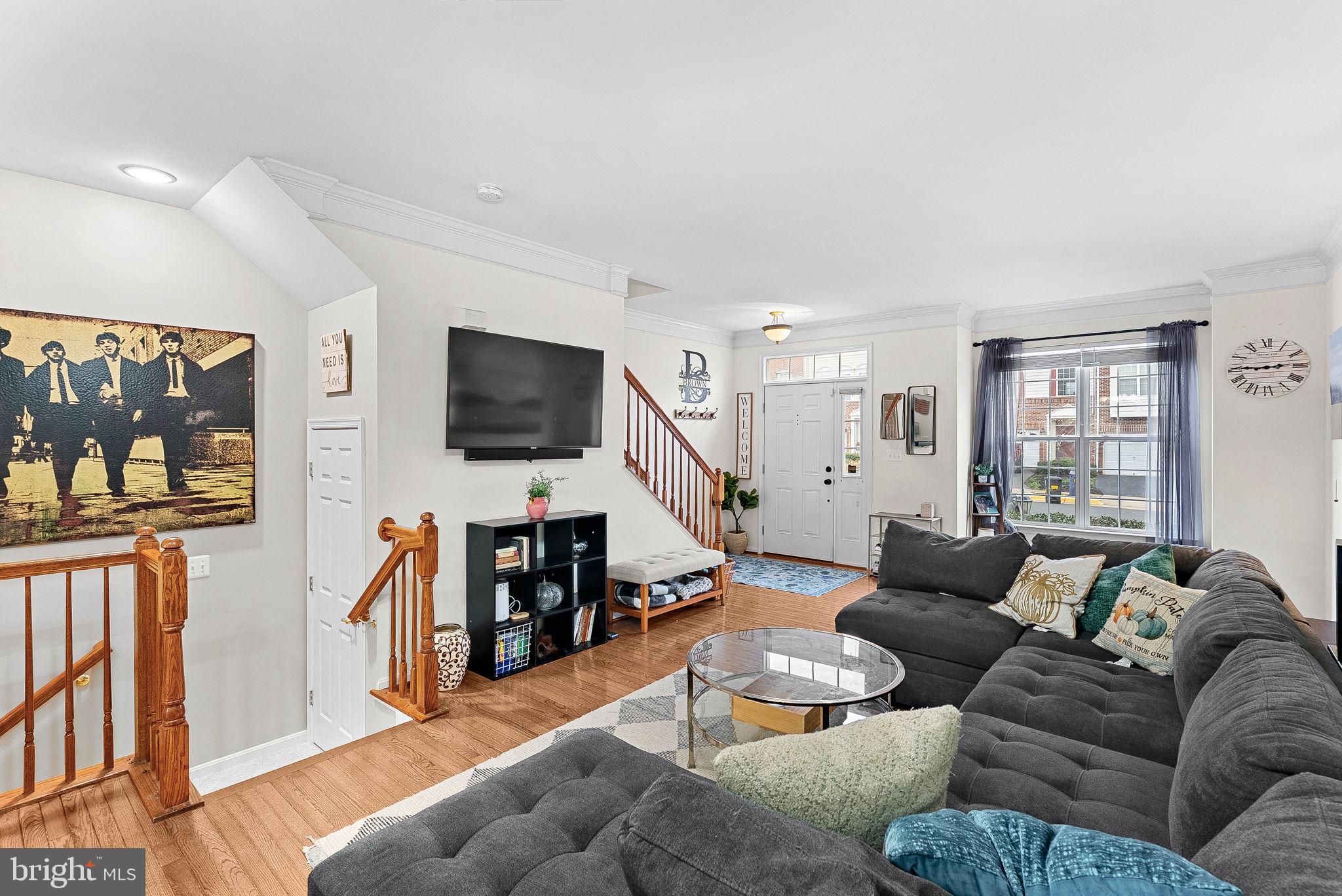 577 EDMONTON TERRACE NE