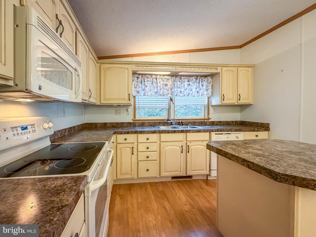 EASTERN DAWN MHP - Residential