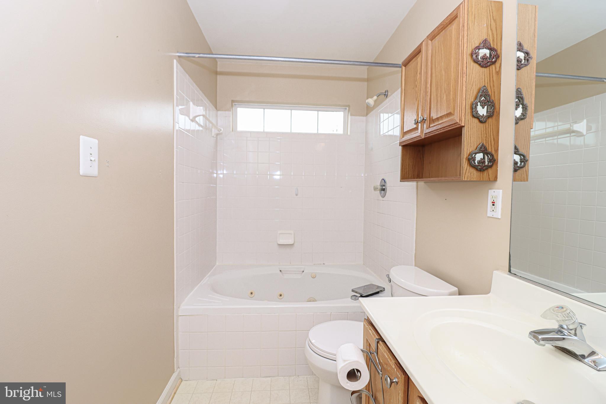 TOWNES OF VANDERBILT - Residential