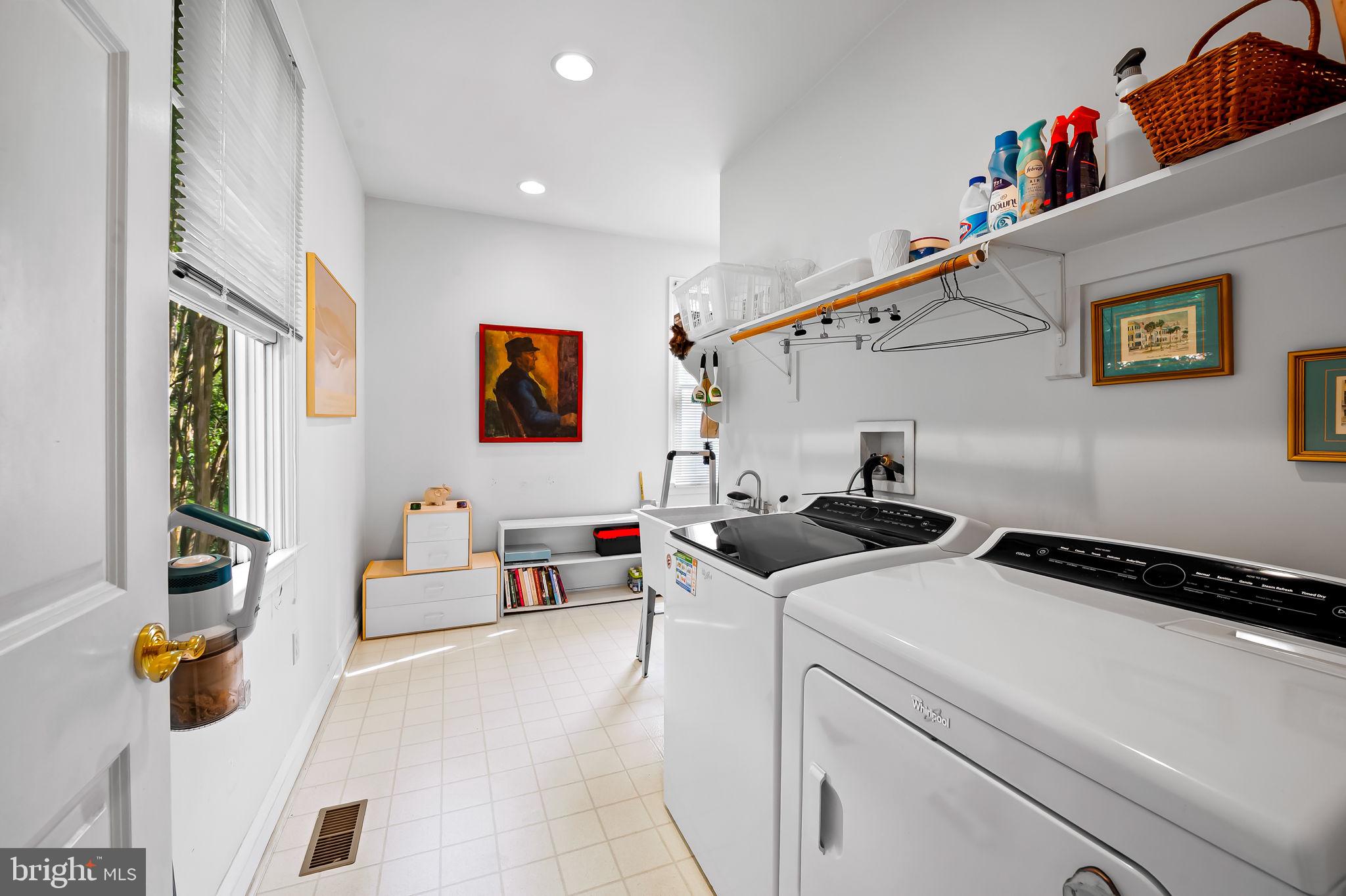 DEMBEIGH HILL - Residential