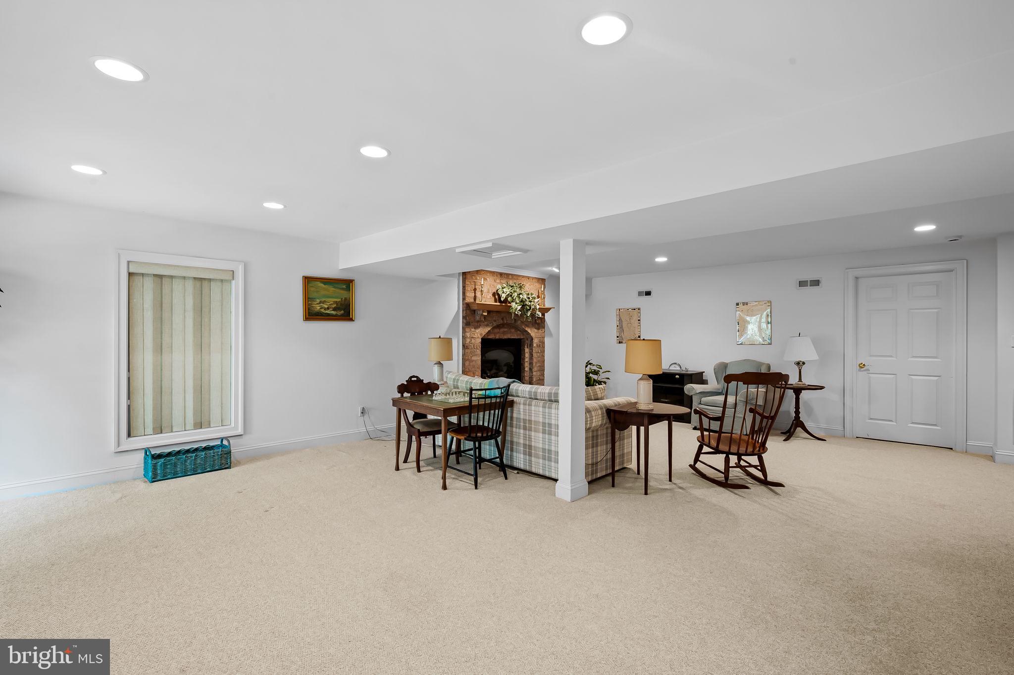 DEMBEIGH HILL - Residential