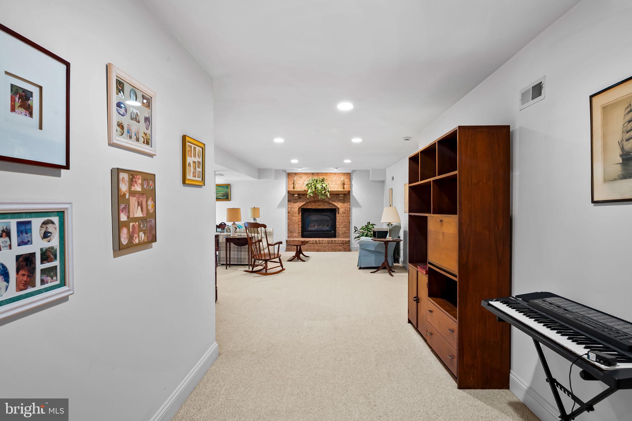 DEMBEIGH HILL - Residential