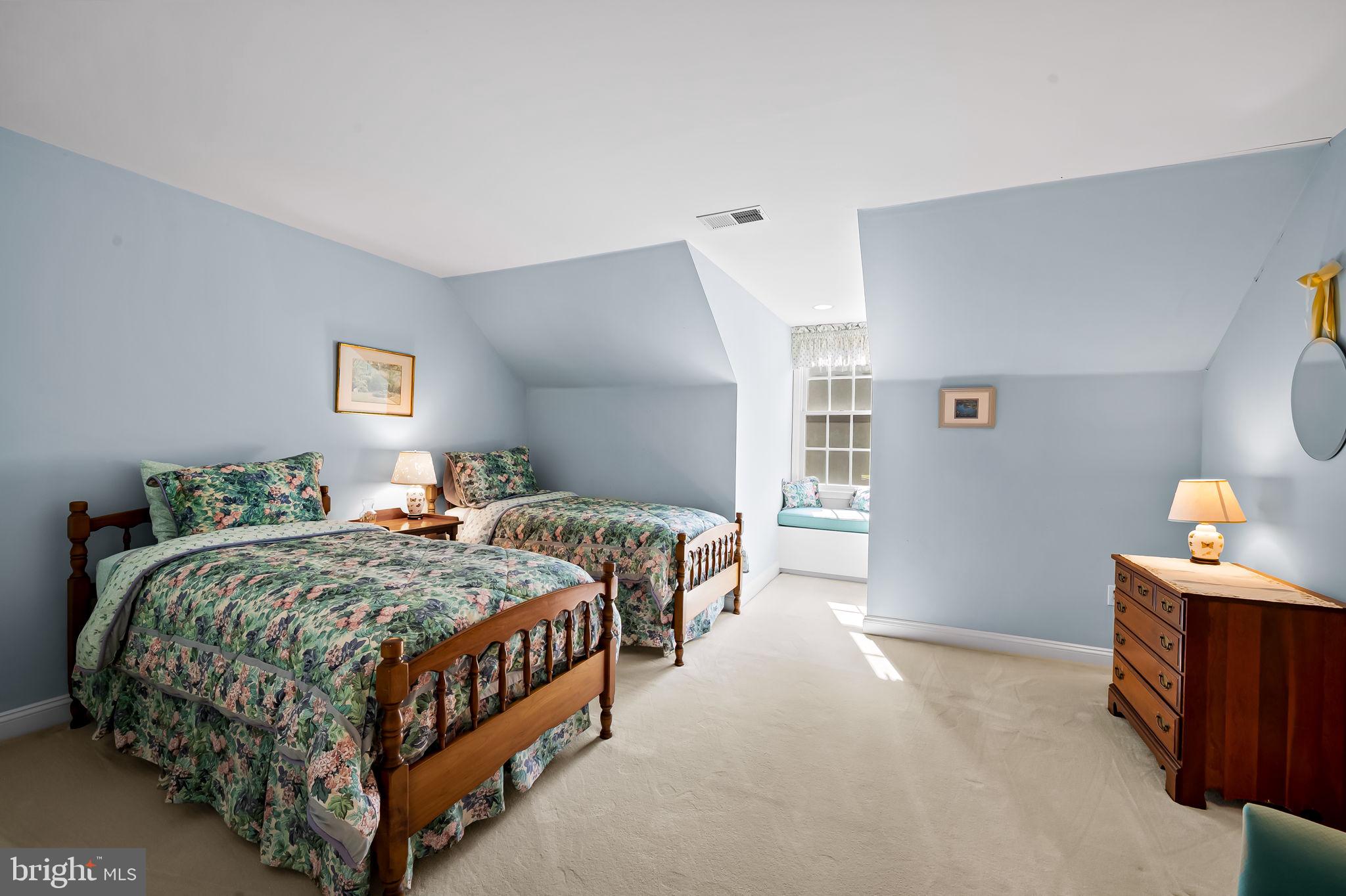 DEMBEIGH HILL - Residential