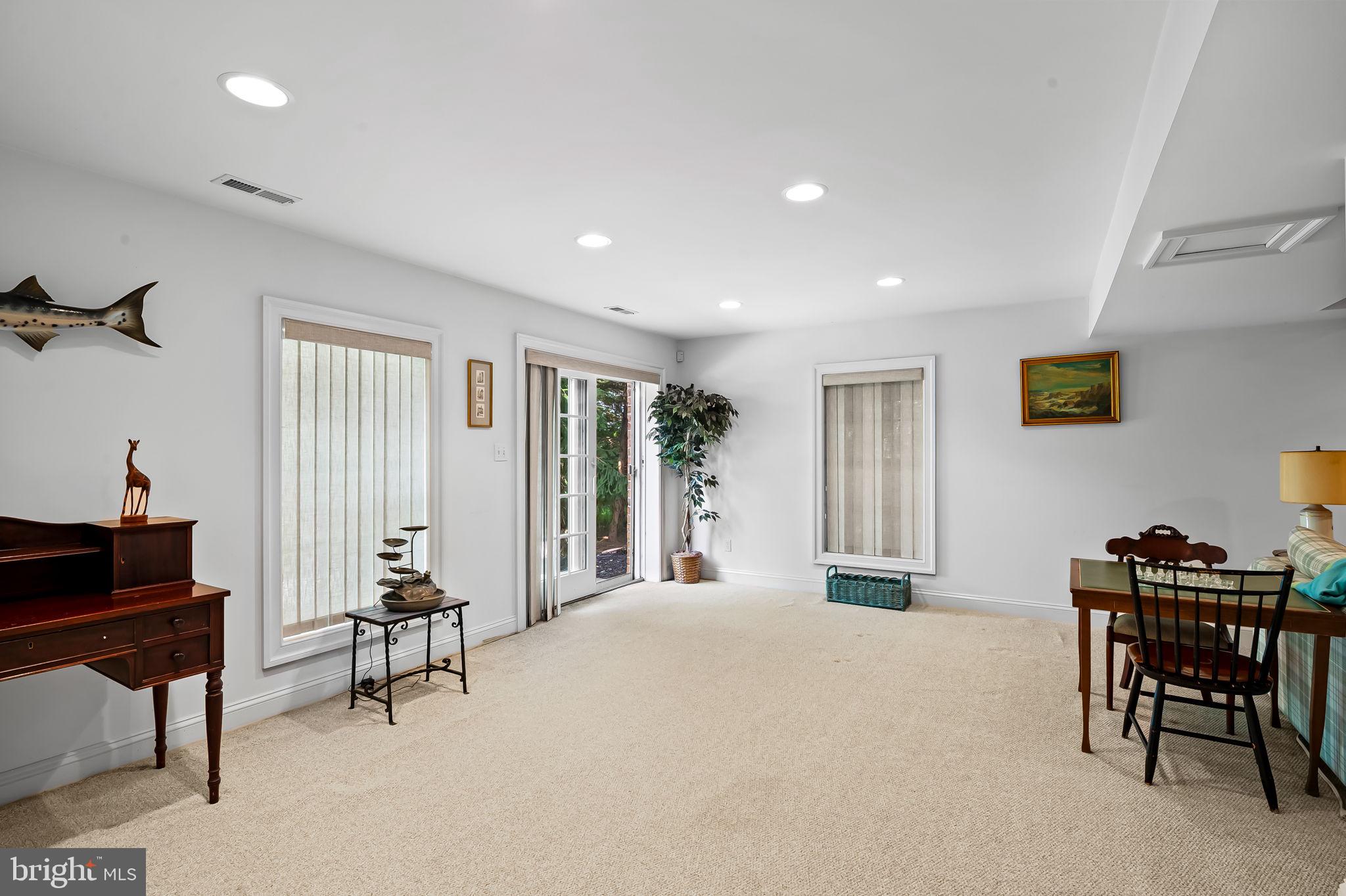 DEMBEIGH HILL - Residential