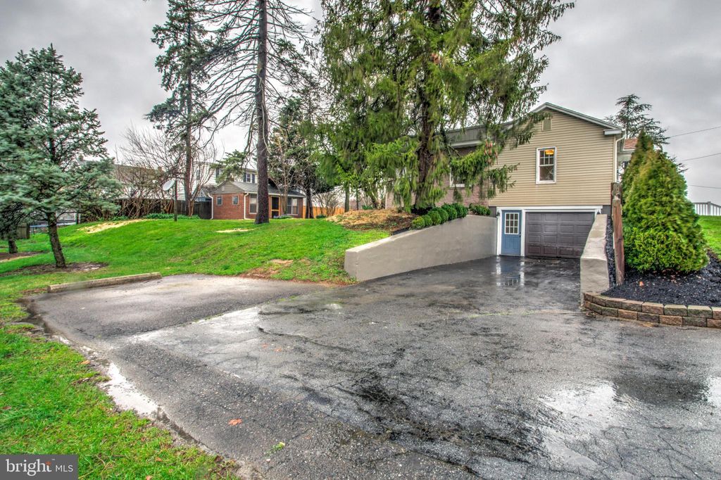 Photo of 2090 Broad Street, East Petersburg, PA 17520 (MLS # PALA2048968)