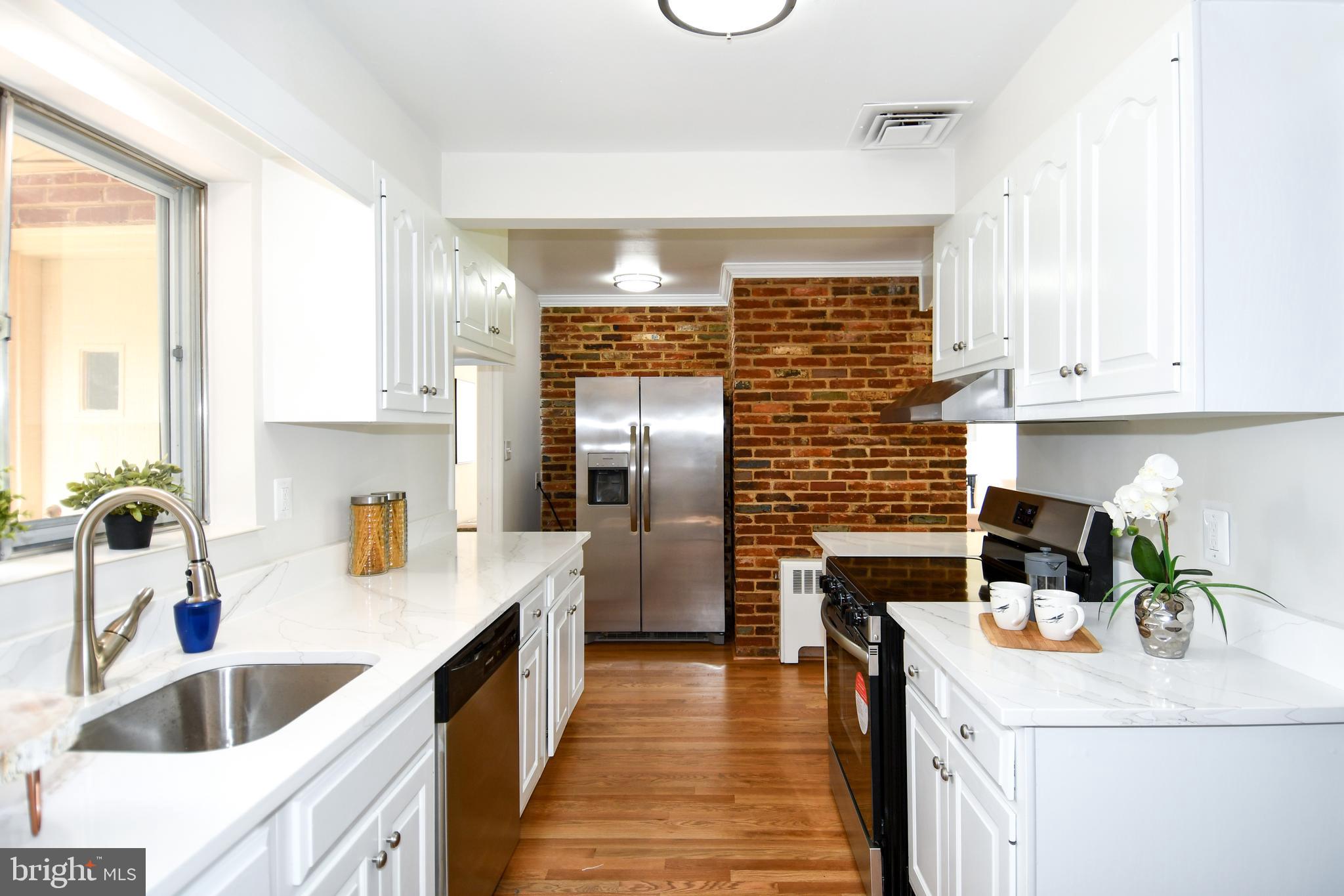 COUNTRY CLUB HILLS - Residential