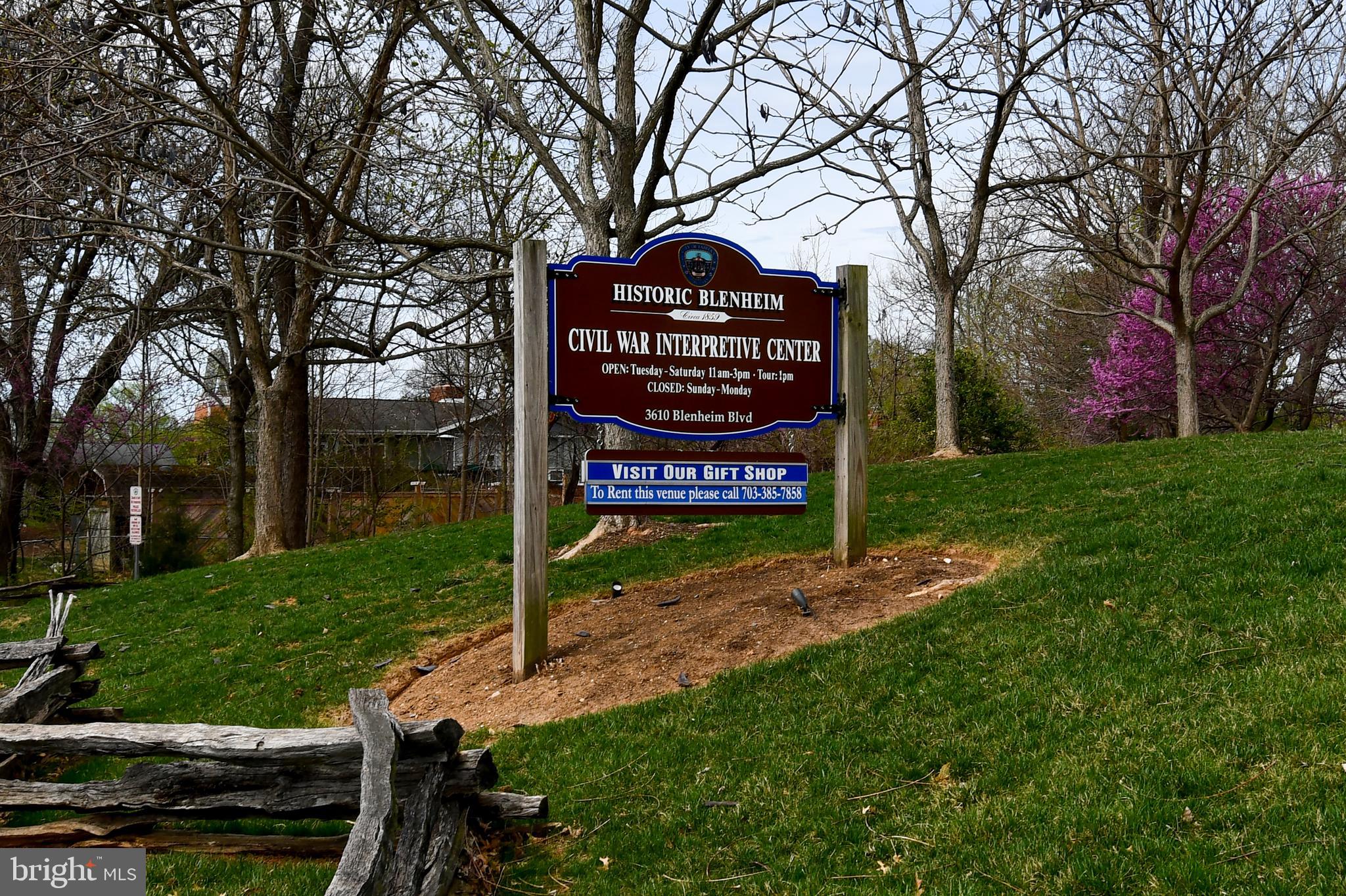 COUNTRY CLUB HILLS - Residential