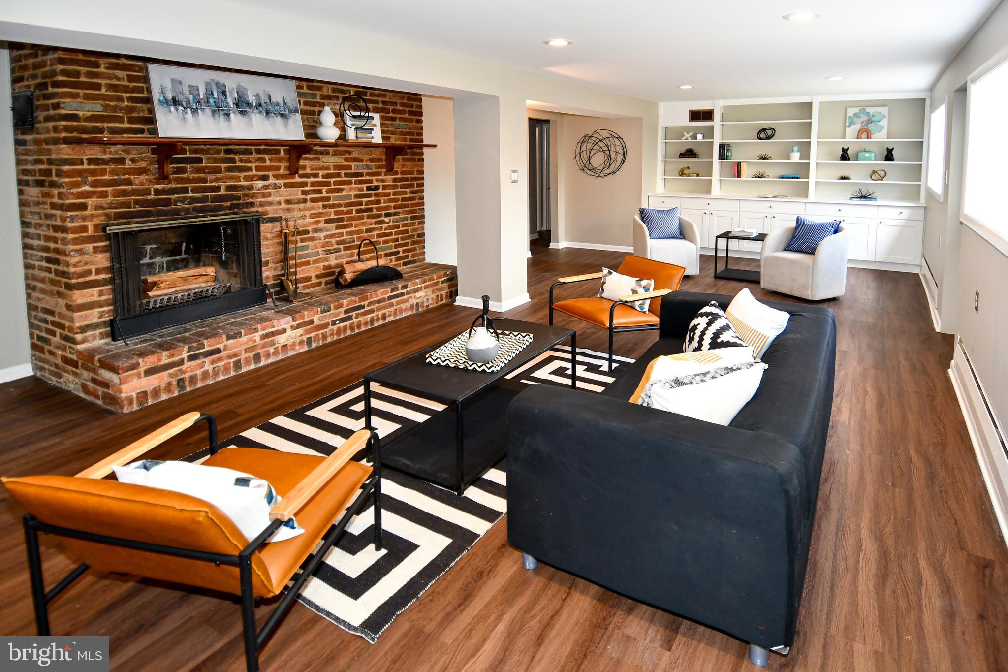 COUNTRY CLUB HILLS - Residential