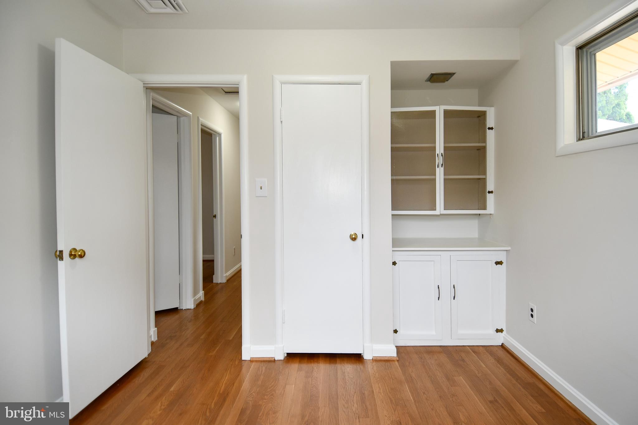 COUNTRY CLUB HILLS - Residential