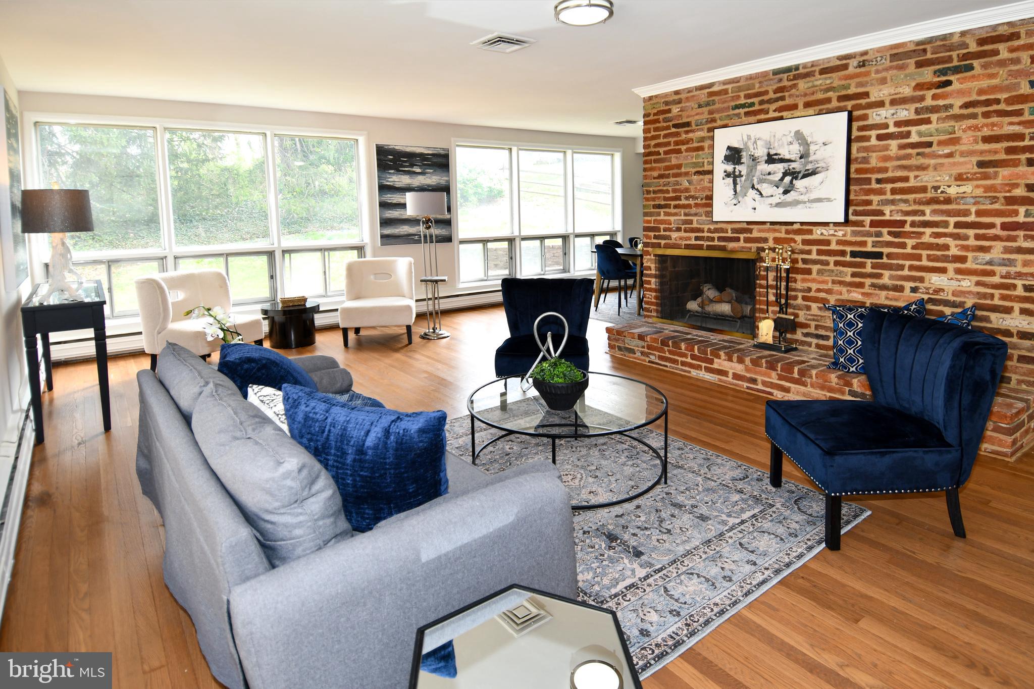 COUNTRY CLUB HILLS - Residential