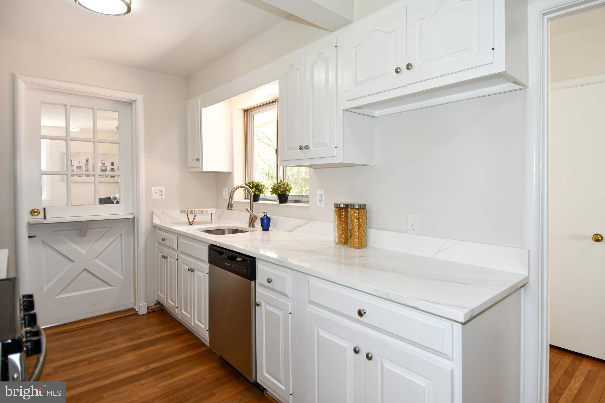 COUNTRY CLUB HILLS - Residential