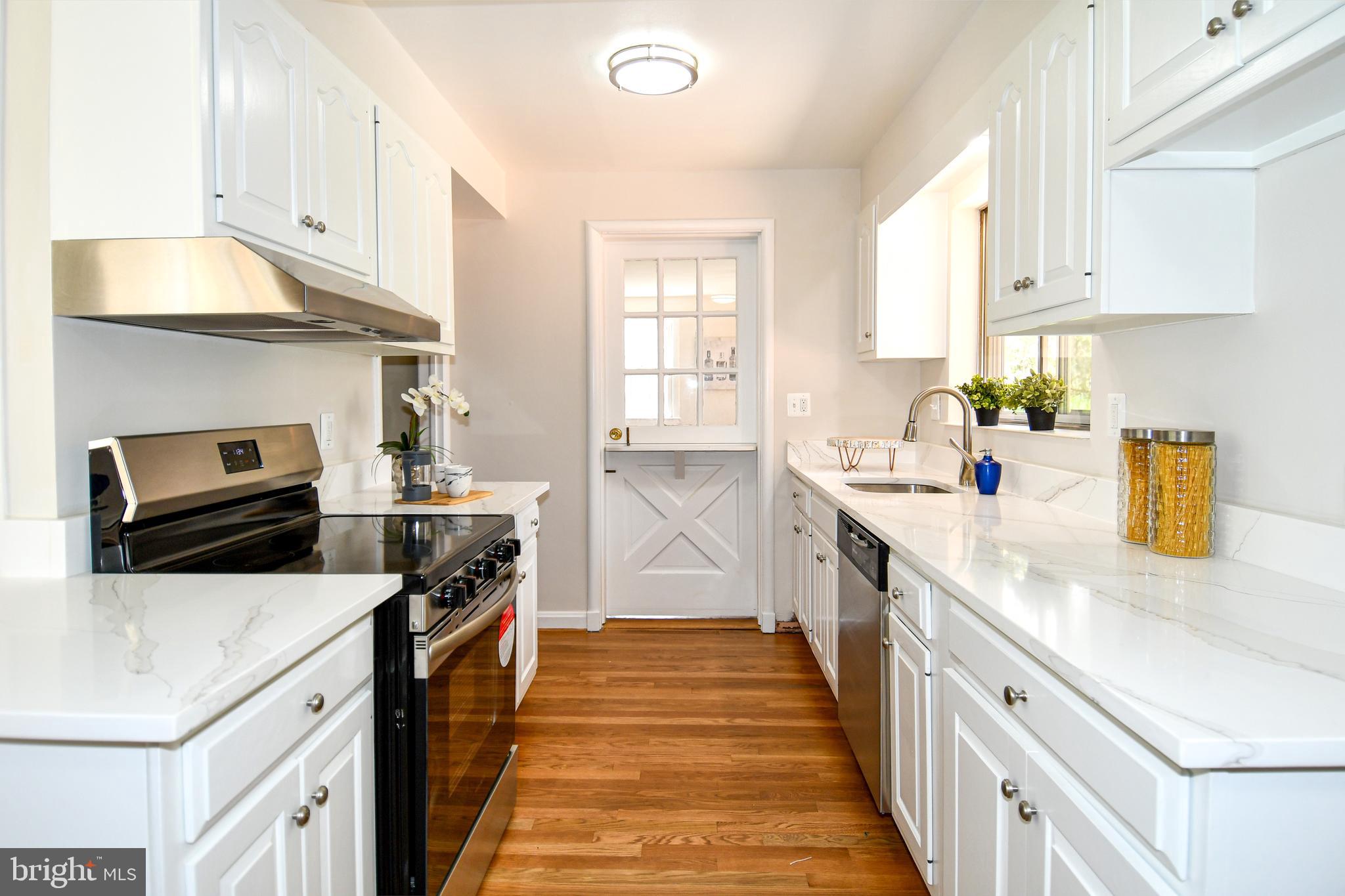 COUNTRY CLUB HILLS - Residential