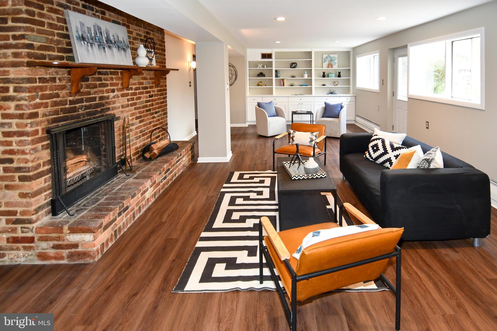 COUNTRY CLUB HILLS - Residential