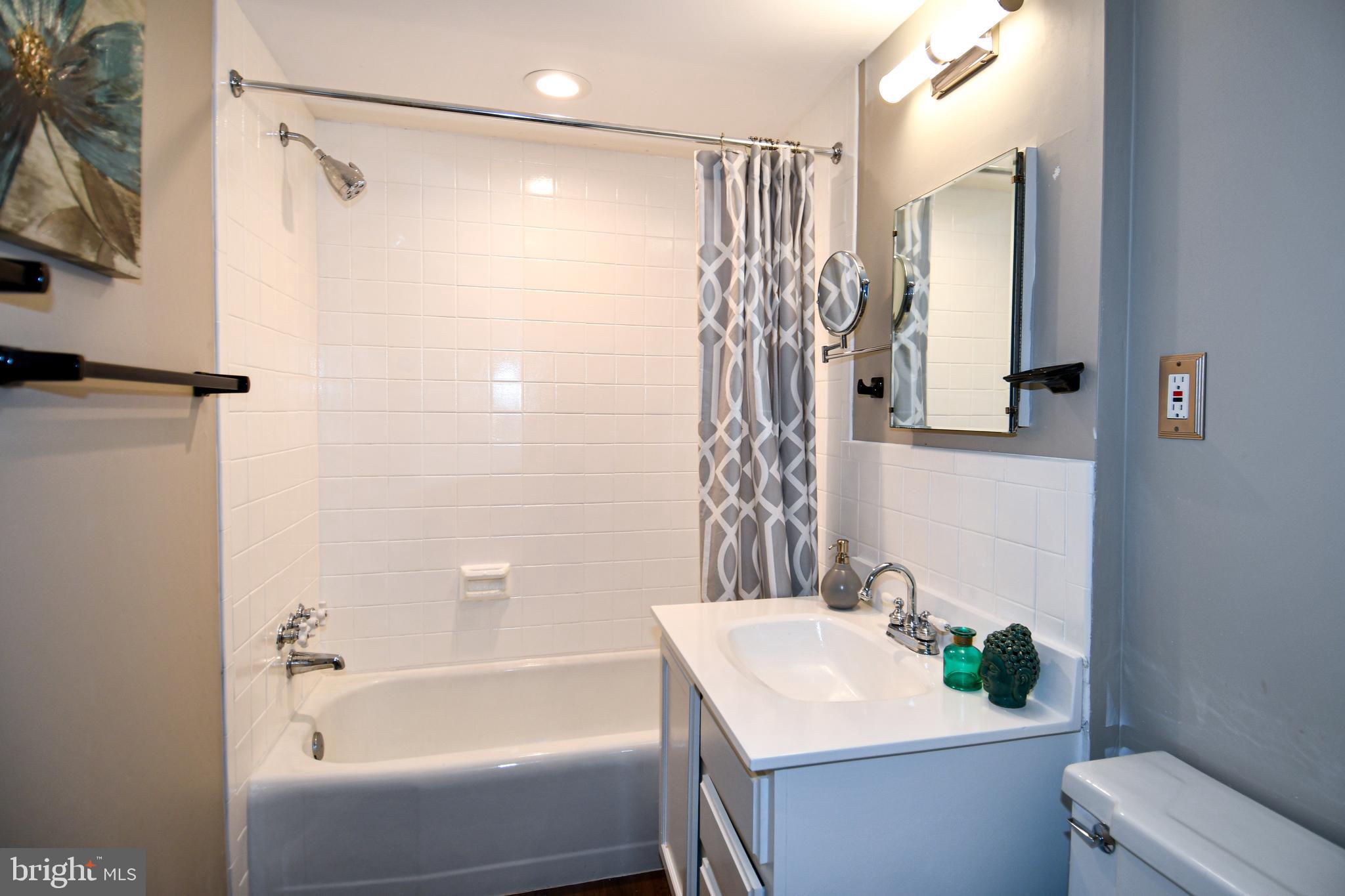 COUNTRY CLUB HILLS - Residential