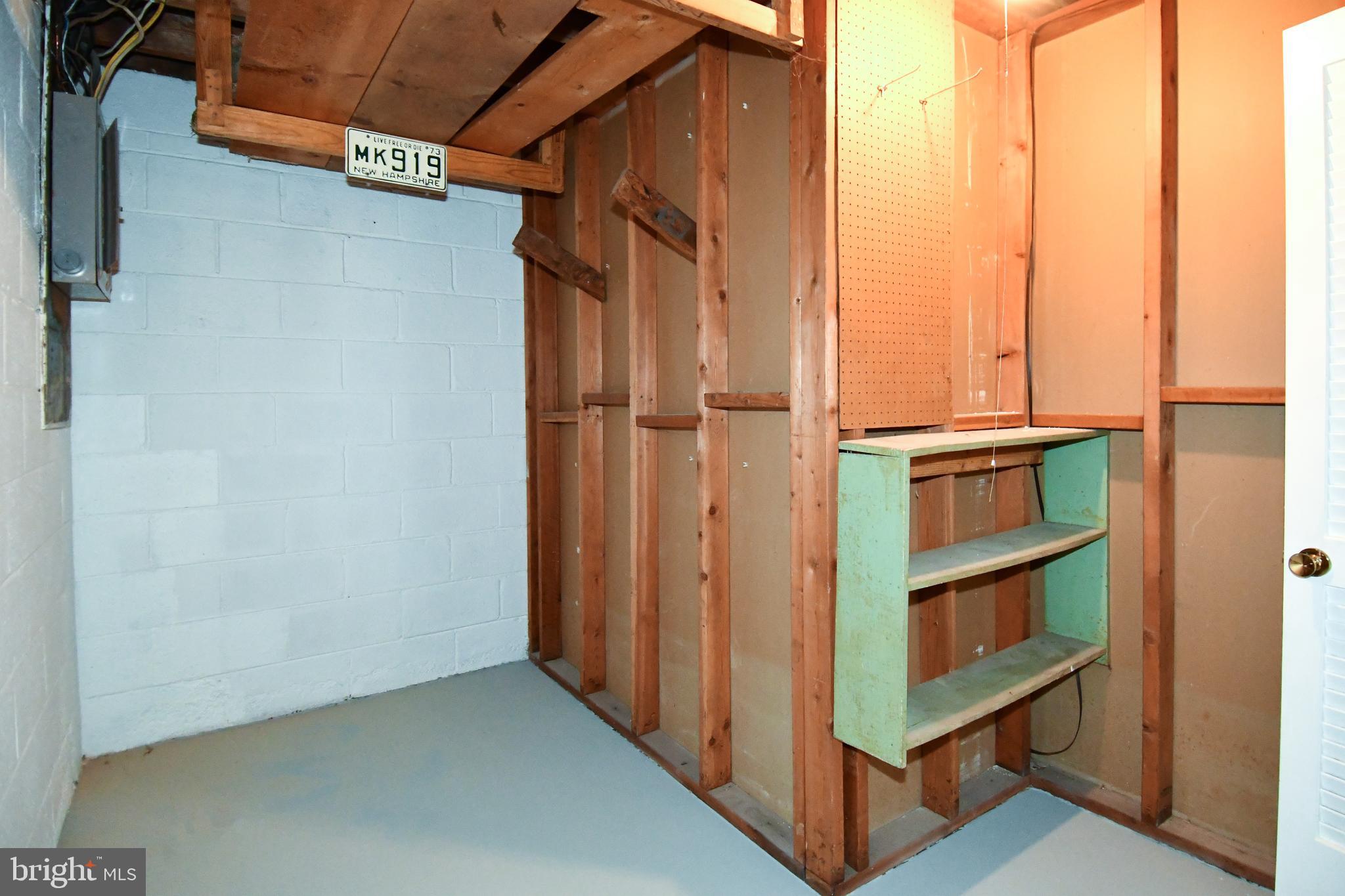 COUNTRY CLUB HILLS - Residential