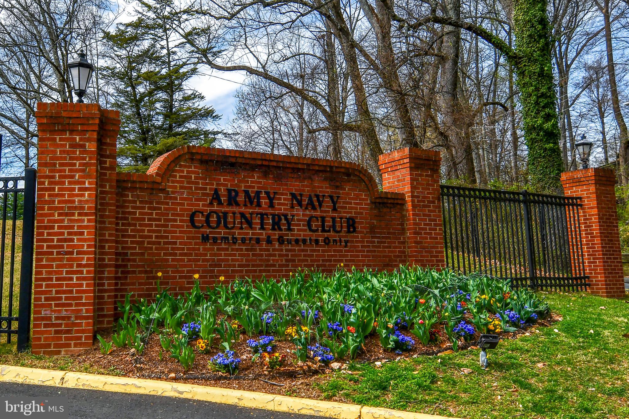 COUNTRY CLUB HILLS - Residential