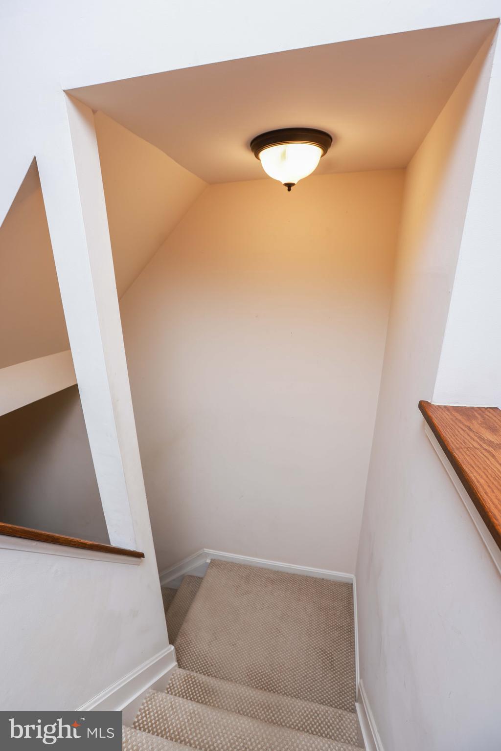 TOLL HOUSE - Residential Lease