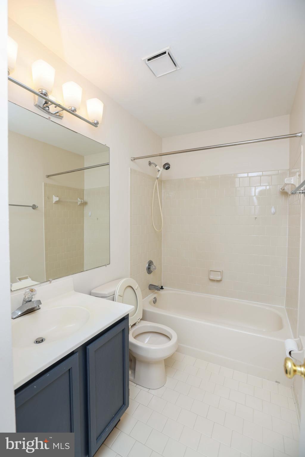 TOLL HOUSE - Residential Lease