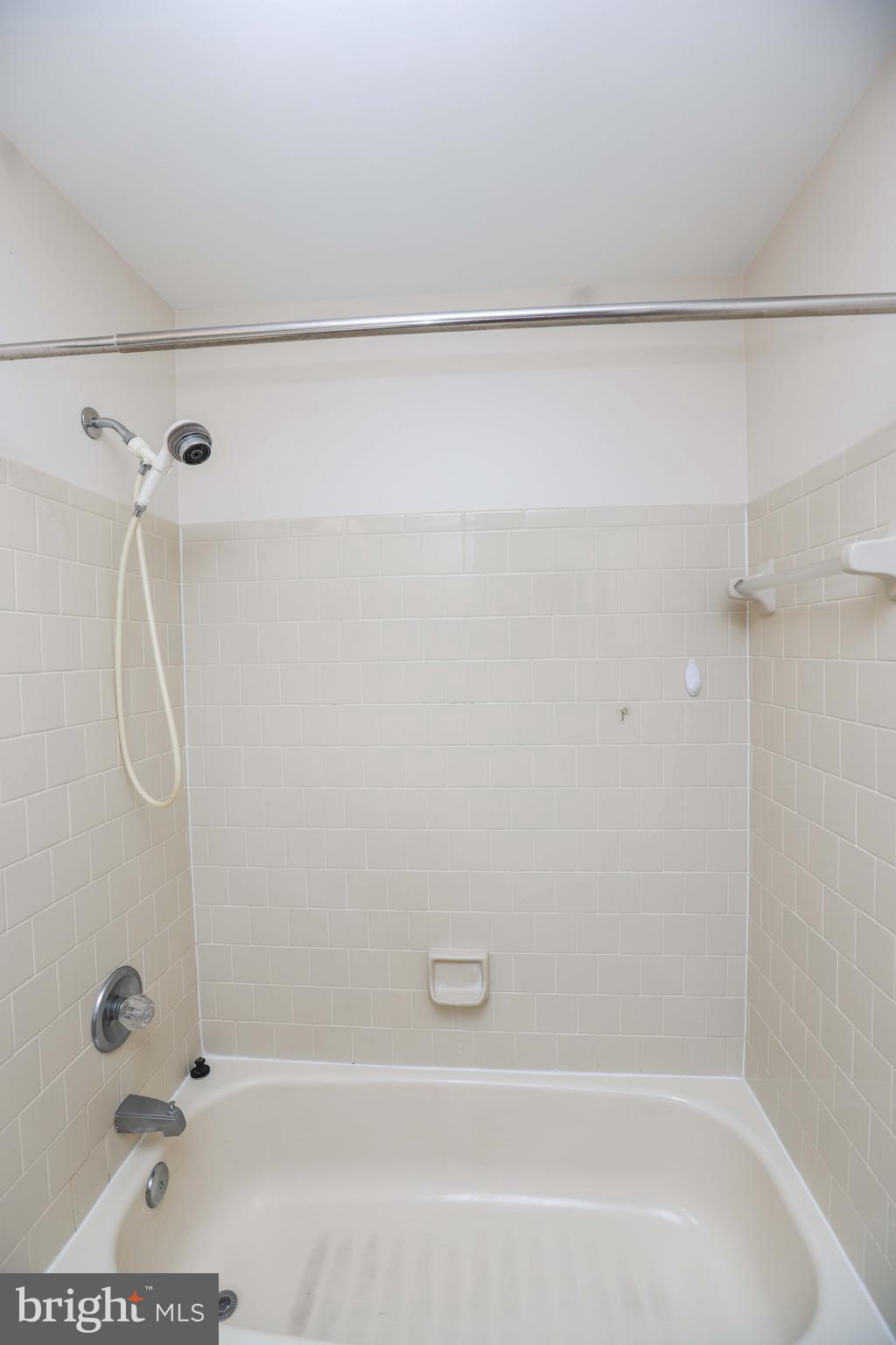 TOLL HOUSE - Residential Lease