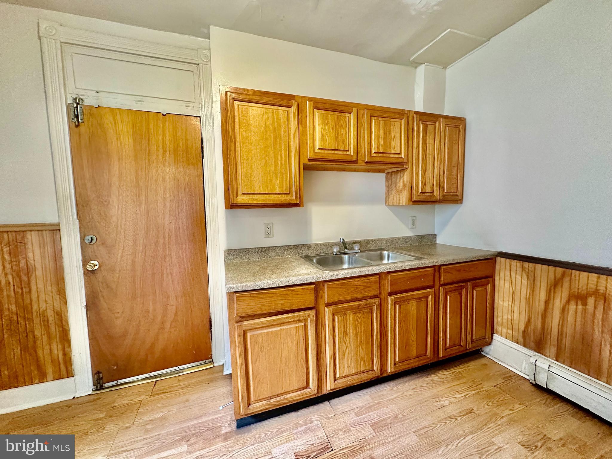 706 E WALNUT STREET