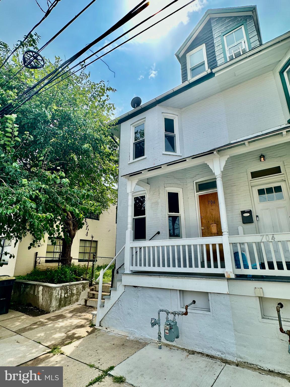 706 E WALNUT STREET