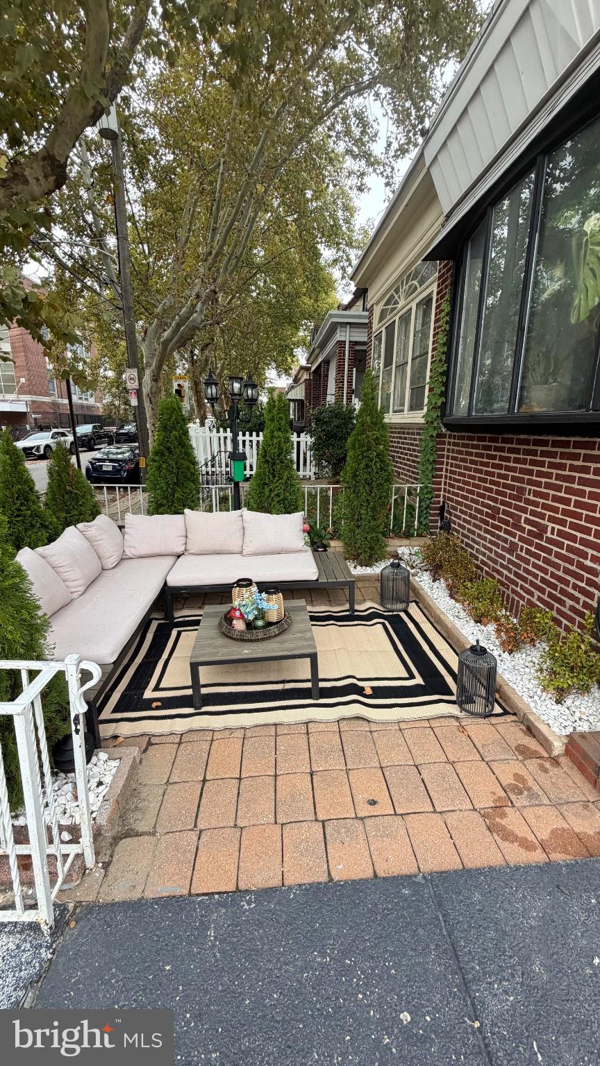 549 E CHELTENHAM AVENUE