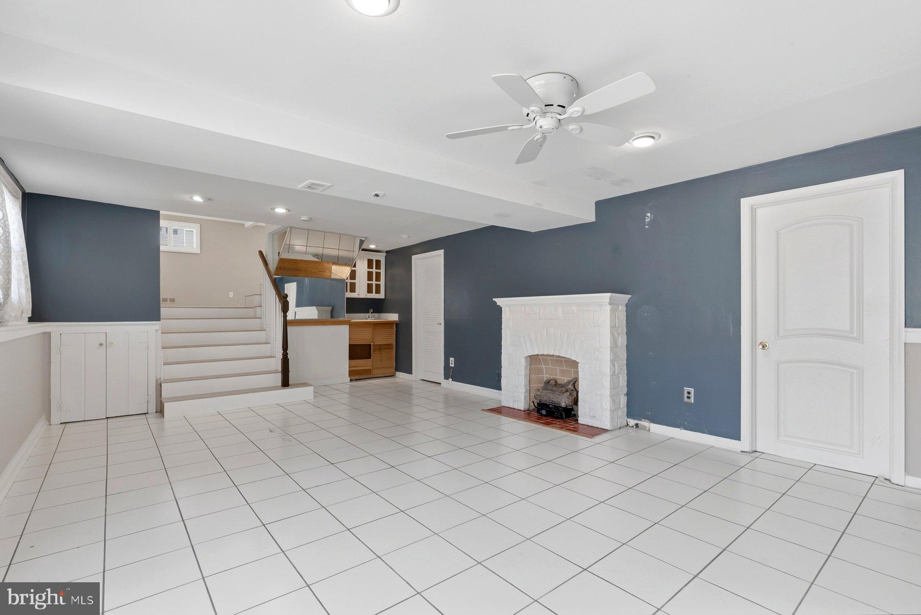 DULANEY VILLAGE - Residential