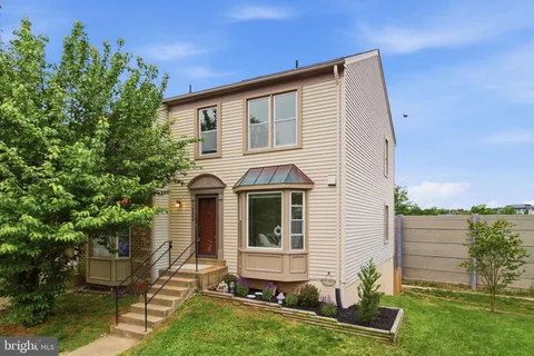 14243 Heritage Crossing Lane, Centreville, VA MLS: VAFX2312248