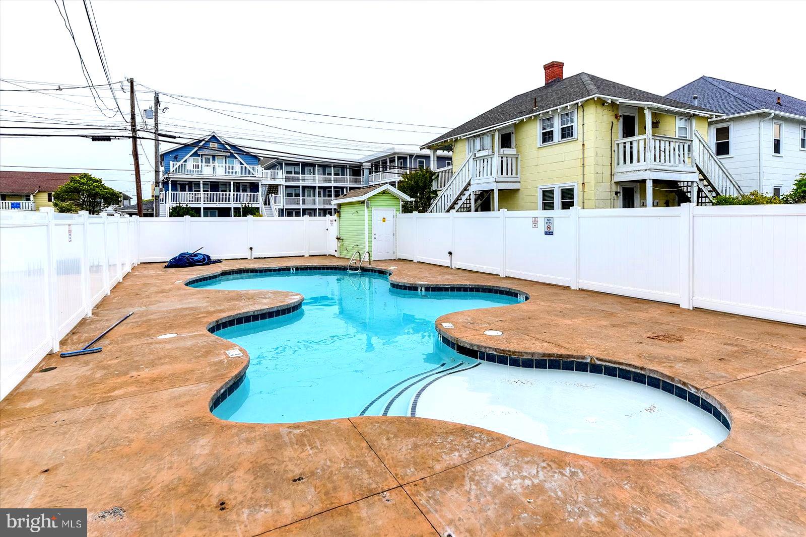 HITCHENS & TRIMPER - Residential