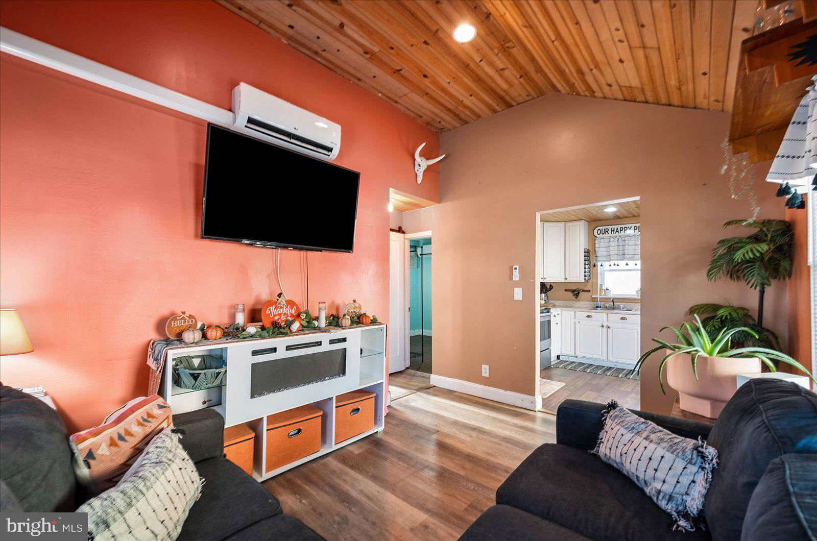 HITCHENS & TRIMPER - Residential