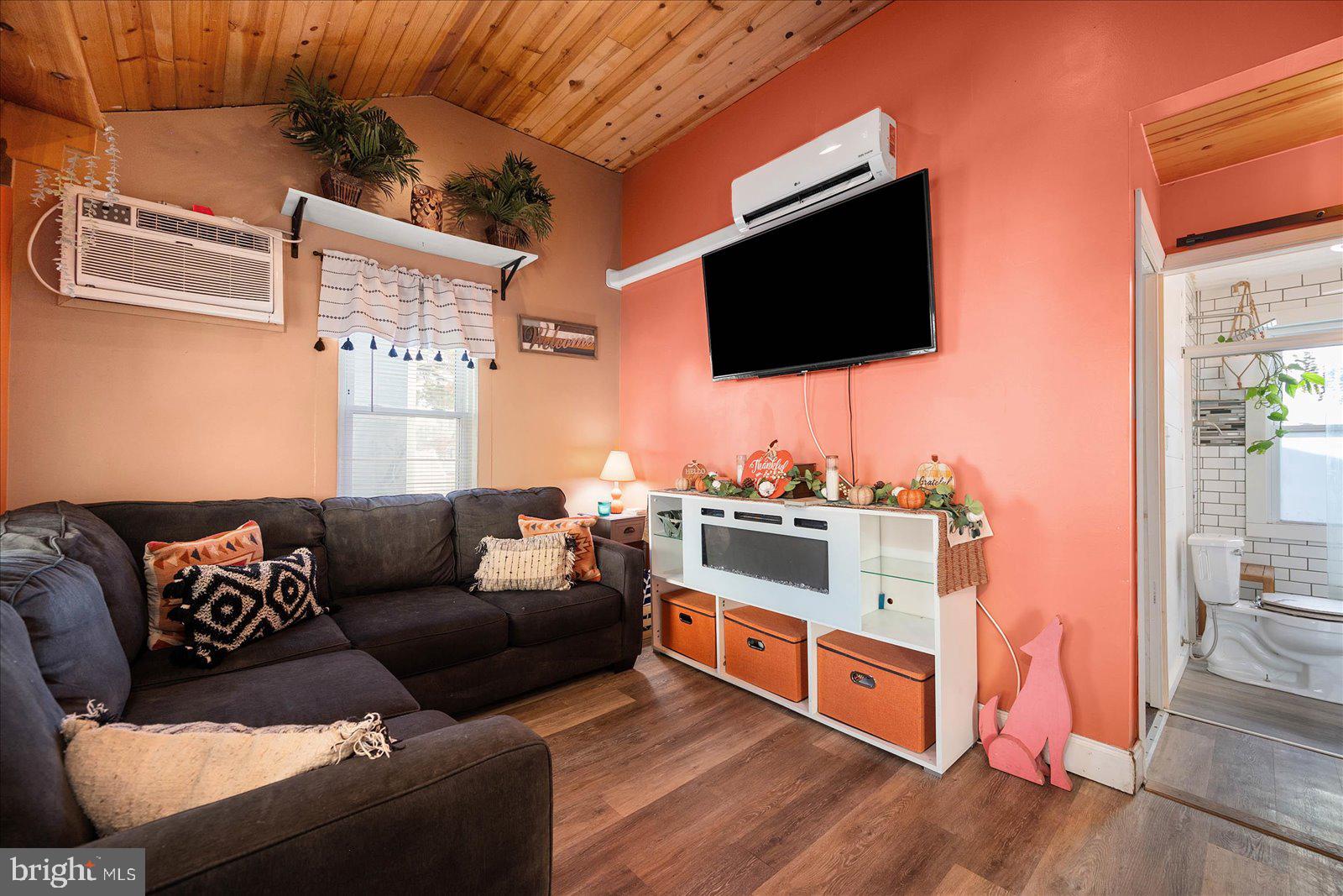 HITCHENS & TRIMPER - Residential