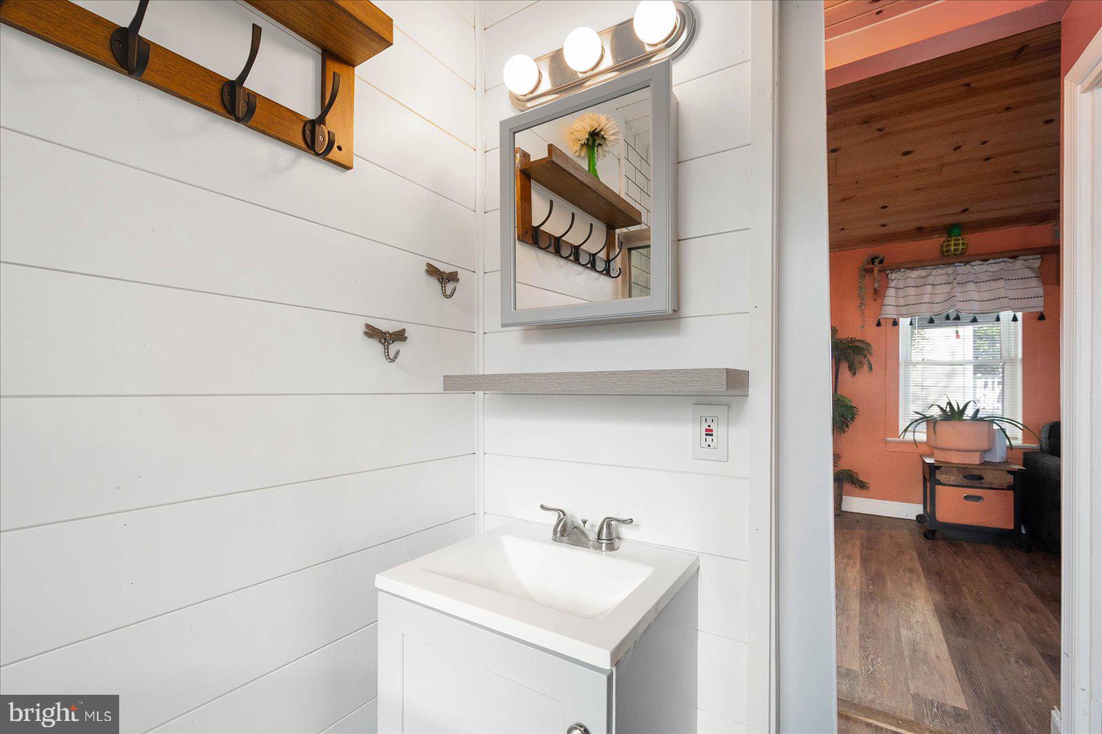 HITCHENS & TRIMPER - Residential