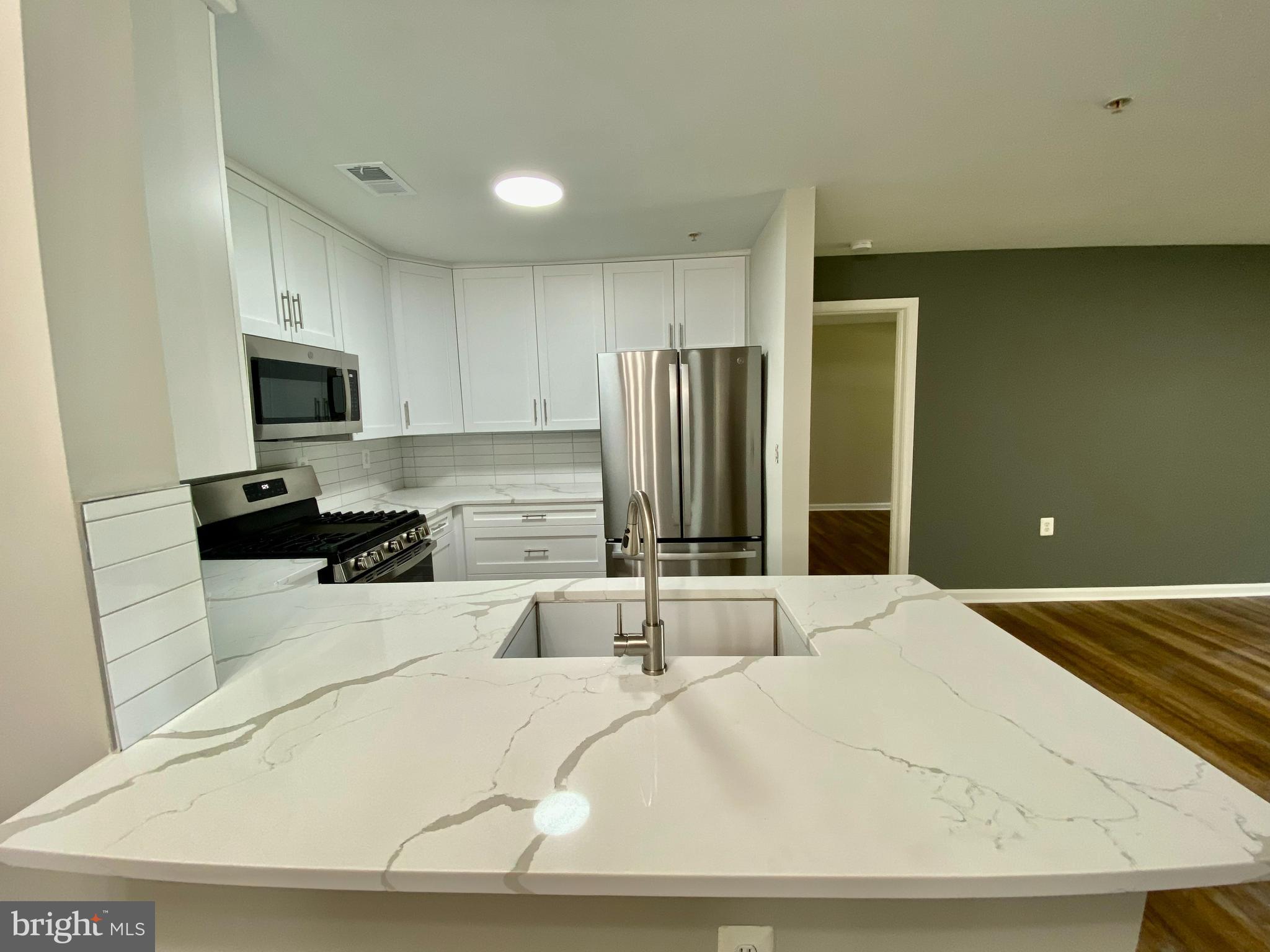 SUMMERHOUSE CONDO - Residential