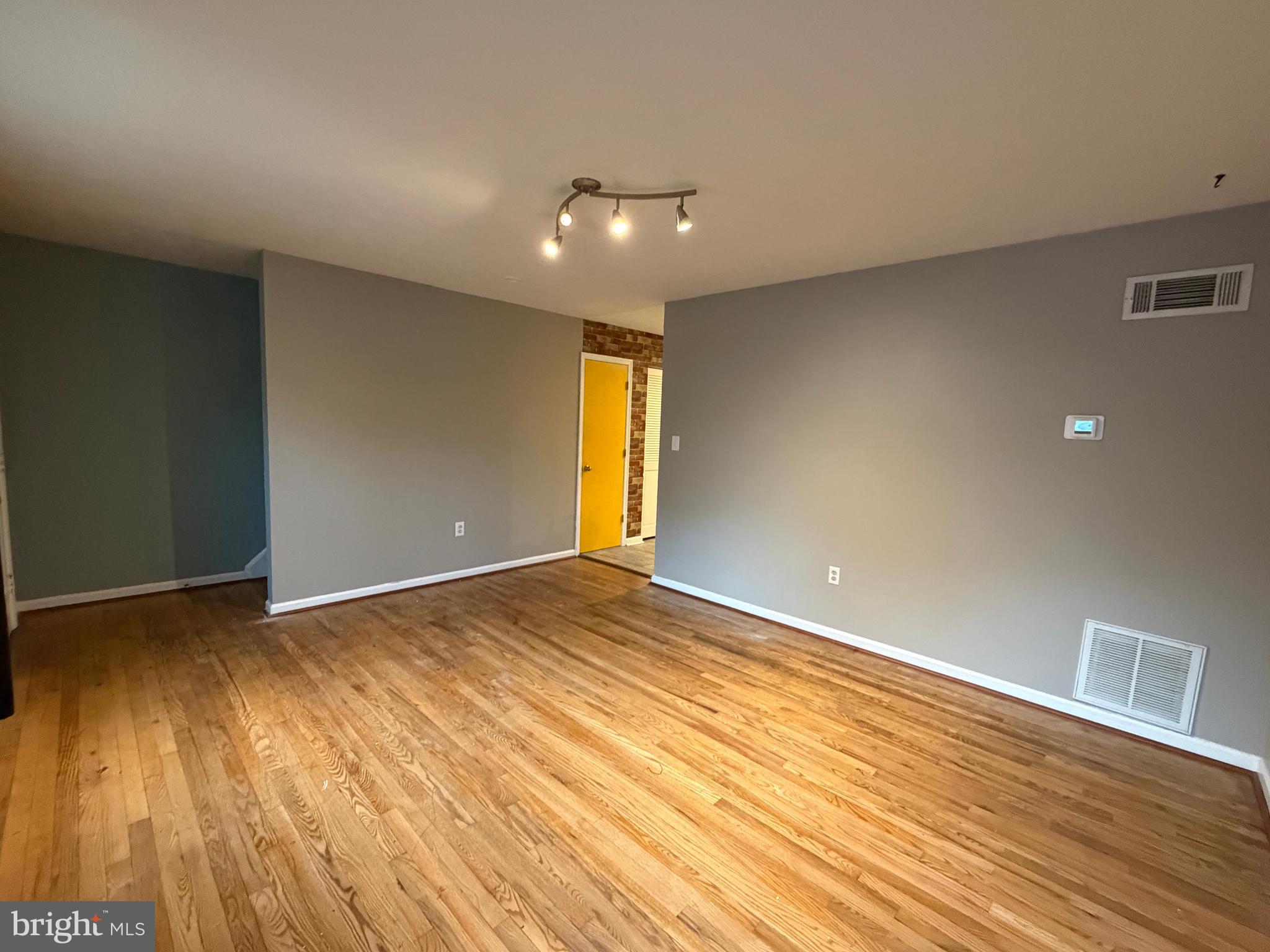 FREDERICKTOWNE TOWNHOUSE - Residential Lease