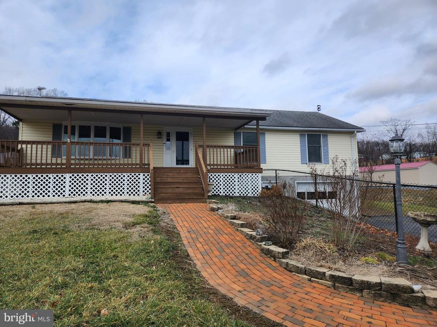 Nice rancher in Gerrardstown features 3 bedrooms, 2.5 bathrooms, living room, dining room, kitchen, sun room, basement, laundry room, garage and fenced yard.  Pets allowed on case by case basis.