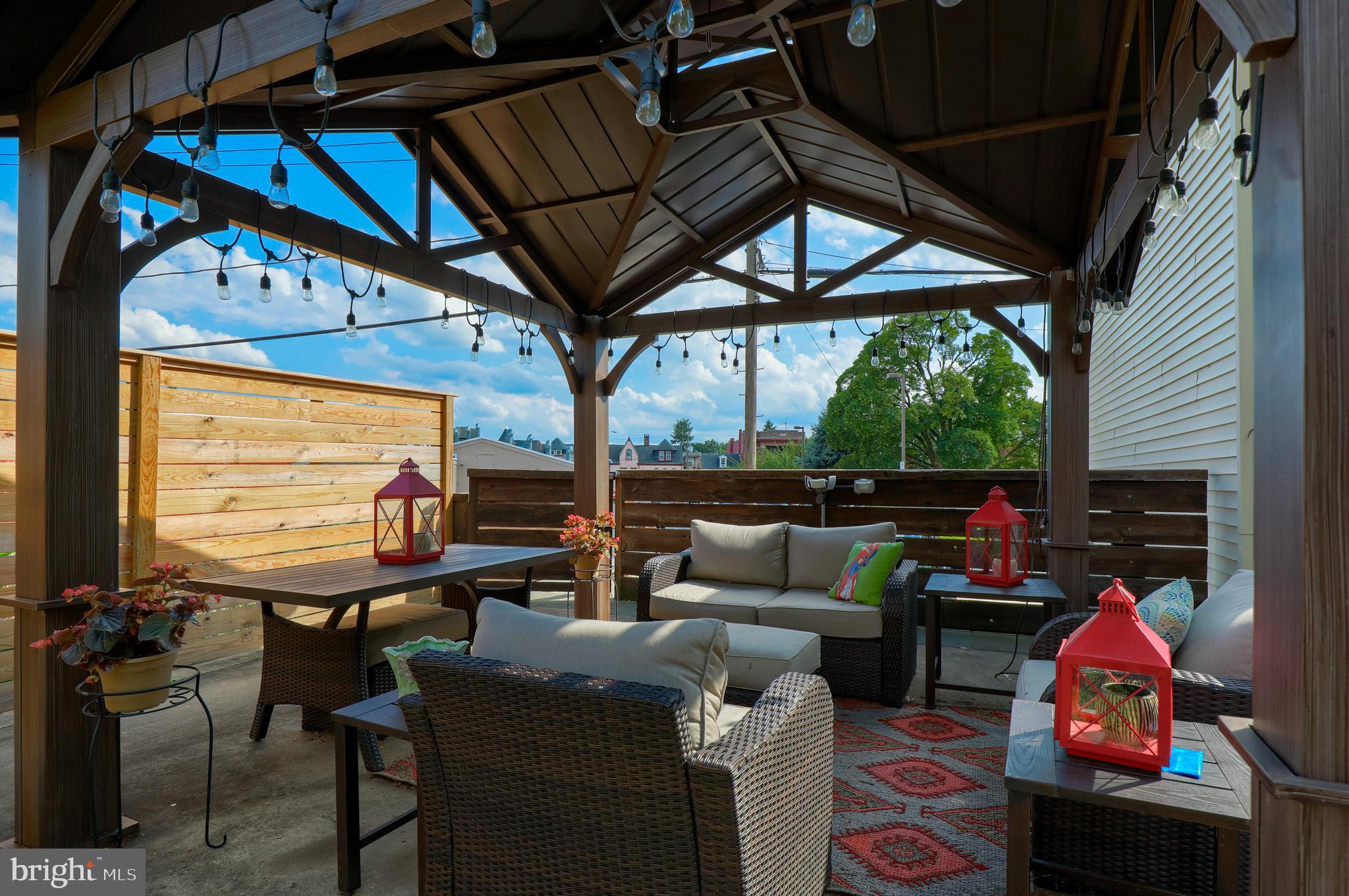 CHESTNUT HILL - Residential