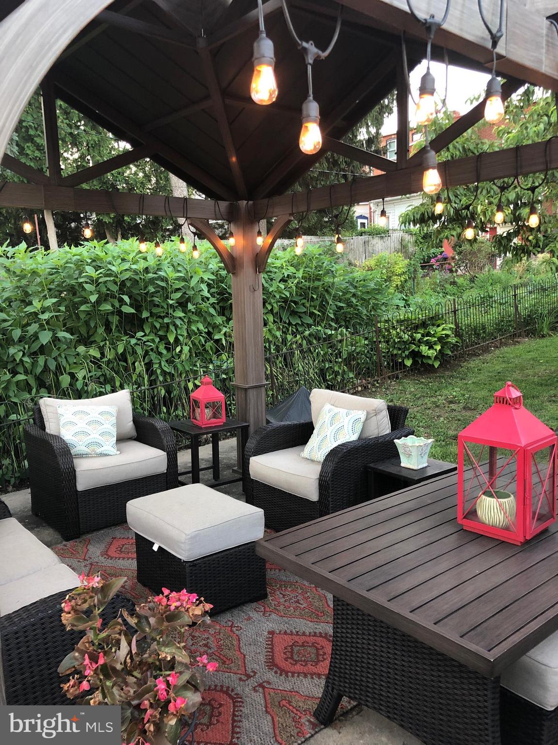 CHESTNUT HILL - Residential